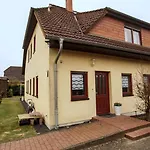 Zum Kaeutzchen 120qm 8 Personen 4 Schlafzimmer 아파트 Nossentiner Huette