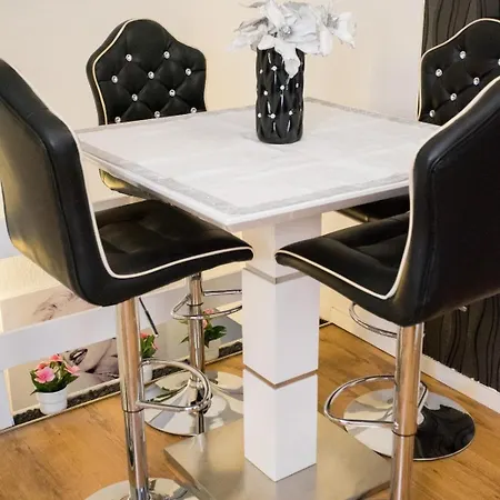 Zum Kaeutzchen 120qm 8 Personen 4 Schlafzimmer Apartment Nossentiner Huette